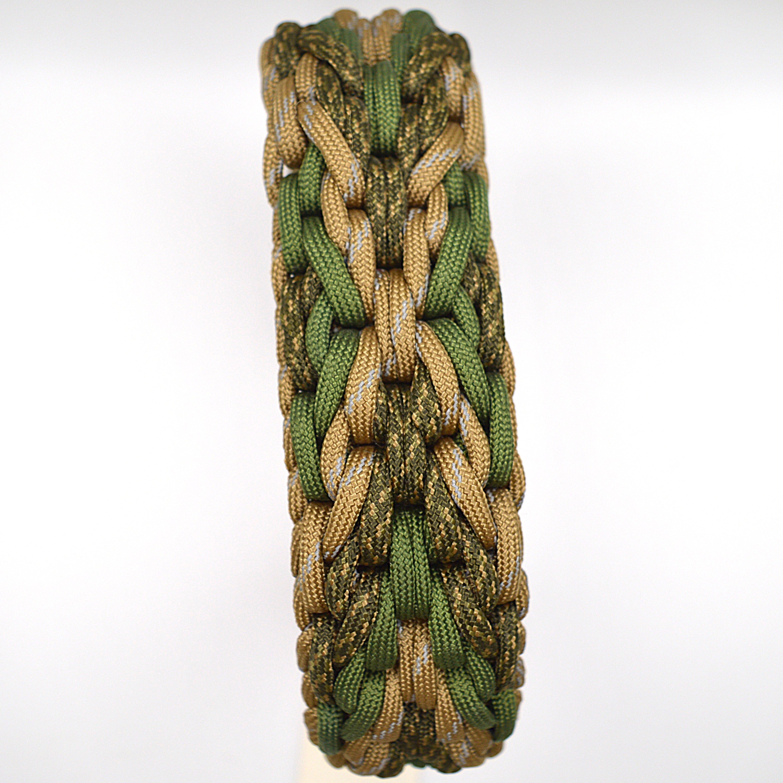 Handgemachtes Paracord Hundehalsband Confusion reversed in Grün